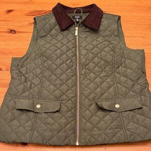 Jones New York Quilted Vest with Dark Collar